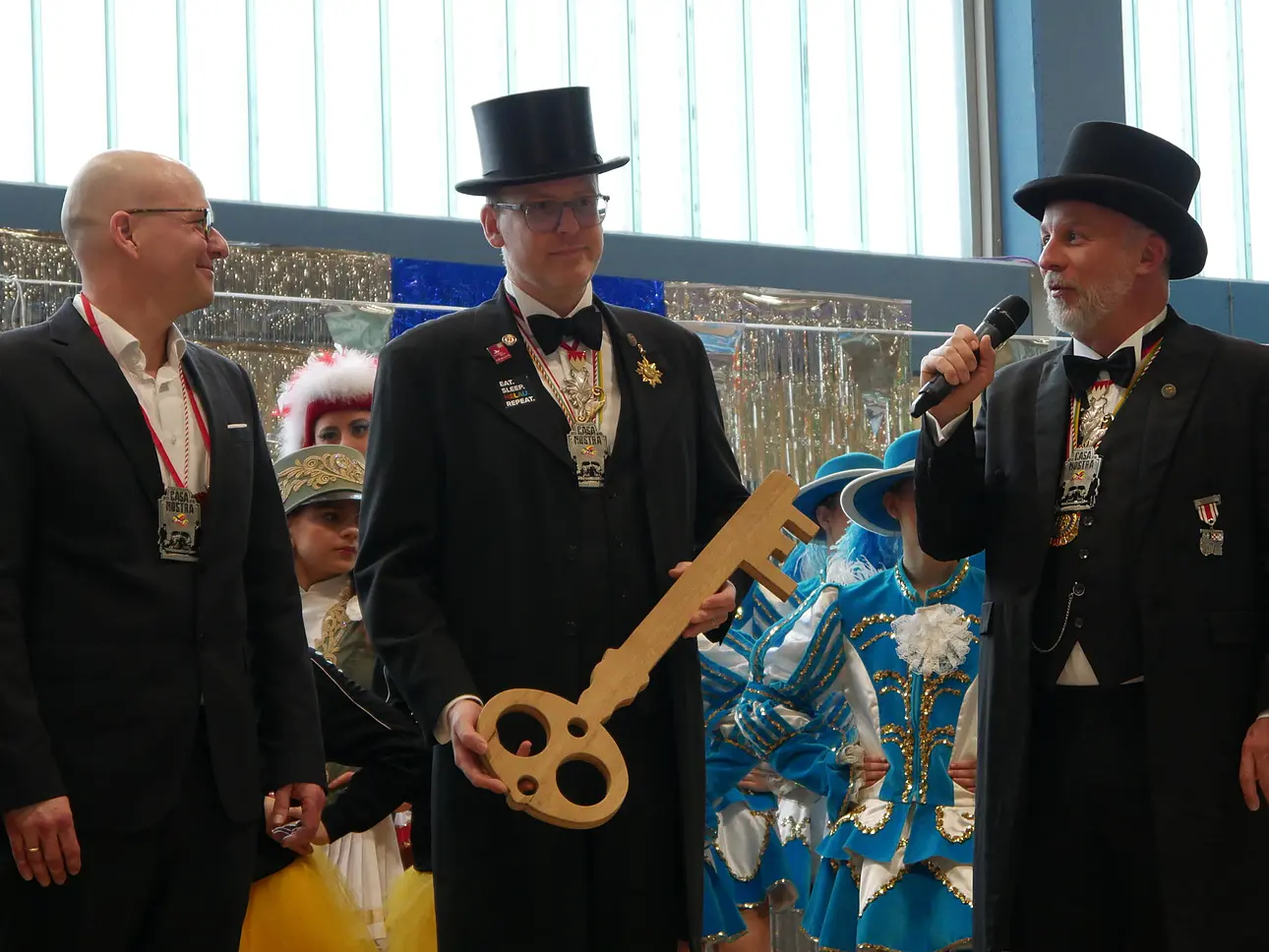 Kissinger Narren geben den Rathausschlüssel zurück