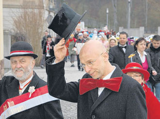OB Blankenburg lupft den Zylinder vom blanken Haupt